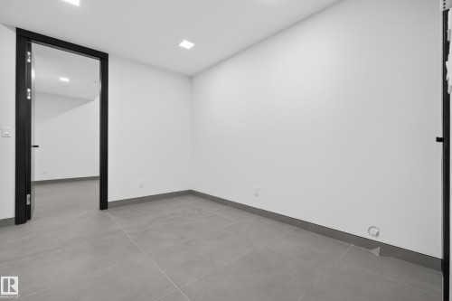 14035 104 Avenue Nw, Edmonton, AB - Indoor Photo Showing Other Room