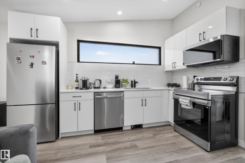 14035 104 Avenue Nw, Edmonton, AB - Indoor Photo Showing Kitchen