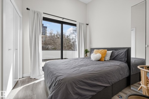 14035 104 Avenue Nw, Edmonton, AB - Indoor Photo Showing Bedroom
