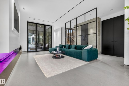 14035 104 Avenue Nw, Edmonton, AB - Indoor Photo Showing Other Room