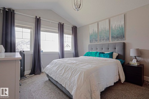 9711 223 Street Nw, Edmonton, AB - Indoor Photo Showing Bedroom