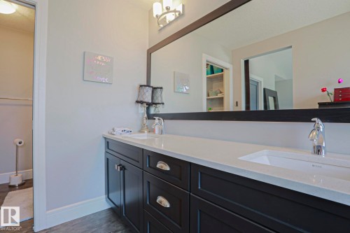 9711 223 Street Nw, Edmonton, AB - Indoor Photo Showing Bathroom