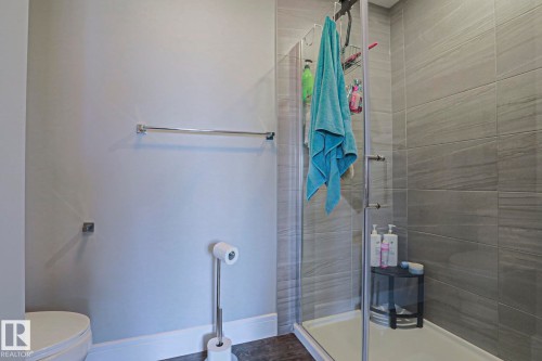 9711 223 Street Nw, Edmonton, AB - Indoor Photo Showing Bathroom