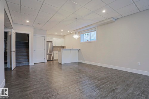 9711 223 Street Nw, Edmonton, AB - Indoor