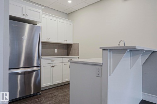 9711 223 Street Nw, Edmonton, AB - Indoor Photo Showing Kitchen