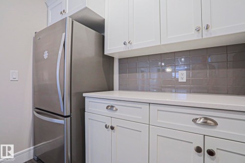 9711 223 Street Nw, Edmonton, AB - Indoor Photo Showing Kitchen