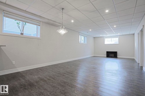 9711 223 Street Nw, Edmonton, AB - Indoor