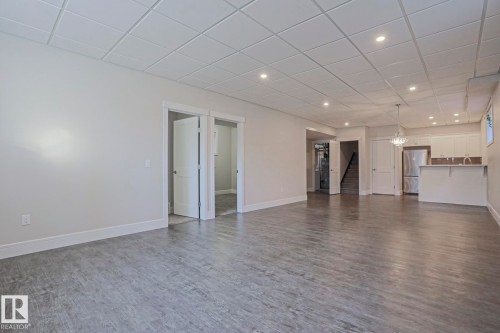 9711 223 Street Nw, Edmonton, AB - Indoor Photo Showing Other Room