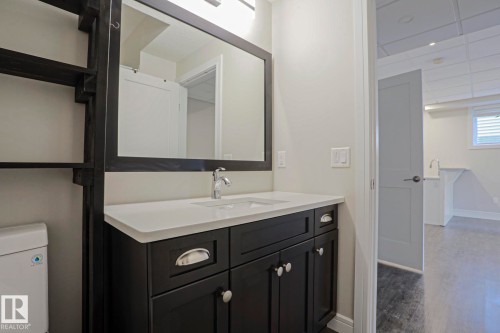 9711 223 Street Nw, Edmonton, AB - Indoor Photo Showing Bathroom