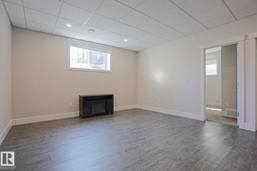 9711 223 Street Nw, Edmonton, AB - Indoor Photo Showing Other Room