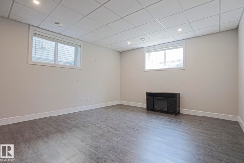 9711 223 Street Nw, Edmonton, AB - Indoor
