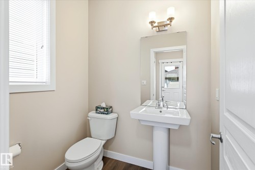2016 Cavanagh Drive Sw, Edmonton, AB - Indoor Photo Showing Bathroom