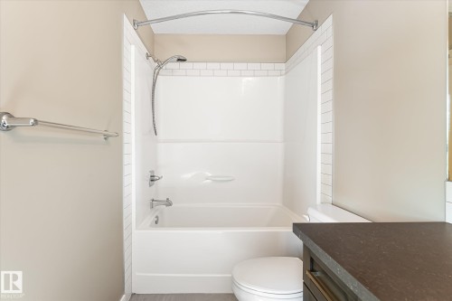 2016 Cavanagh Drive Sw, Edmonton, AB - Indoor Photo Showing Bathroom