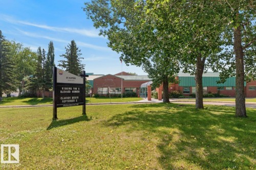 Image quality insufficient for description - 4003 41 Avenue Nw, Edmonton, AB - Outdoor