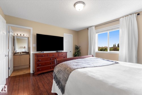 2948 26 Street Nw, Edmonton, AB - Indoor Photo Showing Bedroom