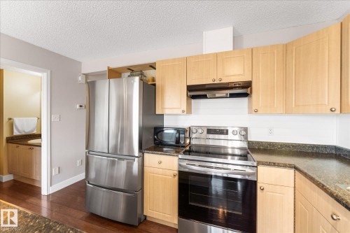 2948 26 Street Nw, Edmonton, AB - Indoor Photo Showing Kitchen
