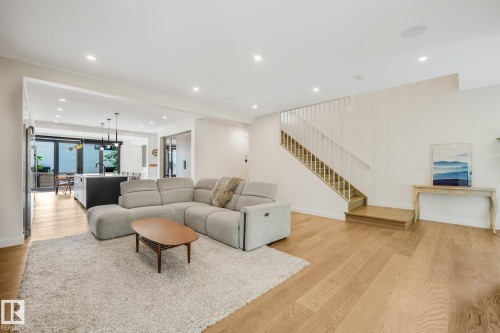 10925 University Avenue Nw, Edmonton, AB - Indoor Photo Showing Living Room