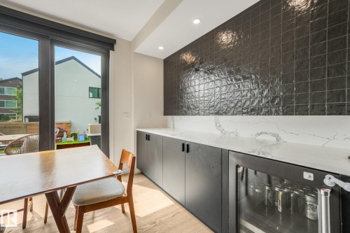 10925 University Avenue Nw, Edmonton, AB - Indoor