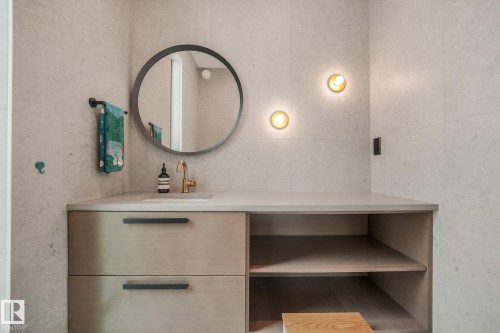 10925 University Avenue Nw, Edmonton, AB - Indoor Photo Showing Bathroom
