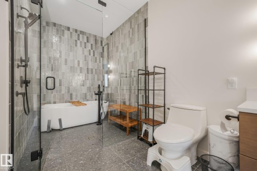 10925 University Avenue Nw, Edmonton, AB - Indoor Photo Showing Bathroom