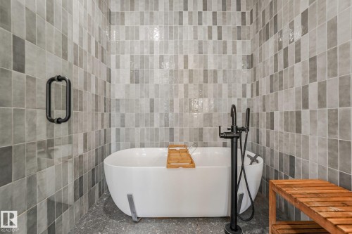10925 University Avenue Nw, Edmonton, AB - Indoor Photo Showing Bathroom