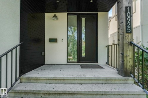 10925 University Avenue Nw, Edmonton, AB - Outdoor With Exterior
