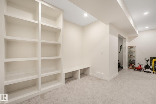10925 University Avenue Nw, Edmonton, AB - Indoor