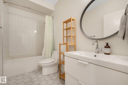 10925 University Avenue Nw, Edmonton, AB - Indoor Photo Showing Bathroom