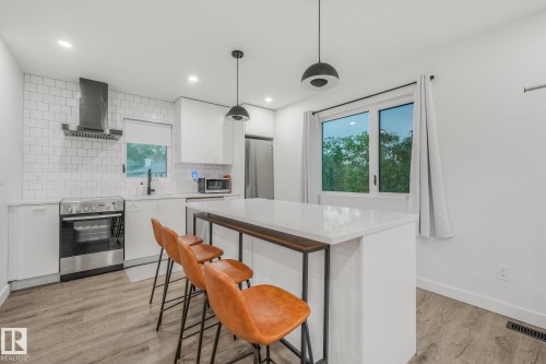 10925 University Avenue Nw, Edmonton, AB - Indoor Photo Showing Kitchen With Upgraded Kitchen