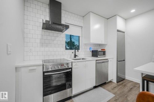 10925 University Avenue Nw, Edmonton, AB - Indoor Photo Showing Kitchen