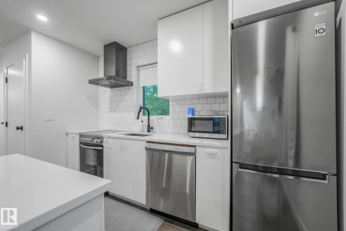 10925 University Avenue Nw, Edmonton, AB - Indoor Photo Showing Kitchen With Upgraded Kitchen