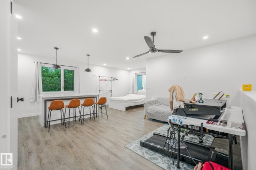 10925 University Avenue Nw, Edmonton, AB - Indoor