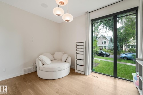 10925 University Avenue Nw, Edmonton, AB - Indoor