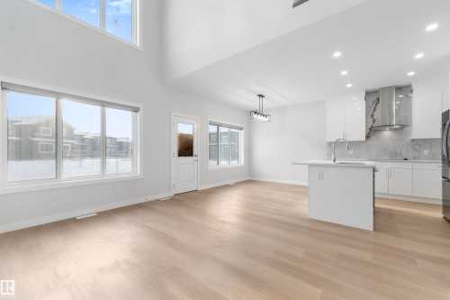 47 Axelwood Crescent, Spruce Grove, AB - Indoor Photo Showing Kitchen With Upgraded Kitchen