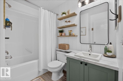 1012 79 Street Sw, Edmonton, AB - Indoor Photo Showing Bathroom