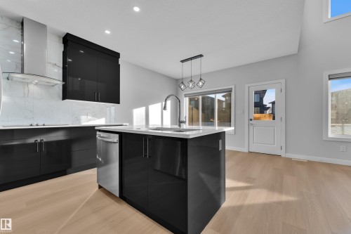 41 Axelwood Crescent, Spruce Grove, AB - Indoor Photo Showing Kitchen With Upgraded Kitchen