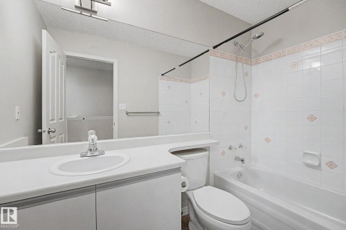 #7 10 Devon Cl, St. Albert, AB - Indoor Photo Showing Bathroom