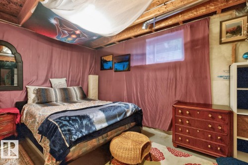 Image quality insufficient for description - 3627 12 Street Nw, Edmonton, AB - Indoor Photo Showing Bedroom