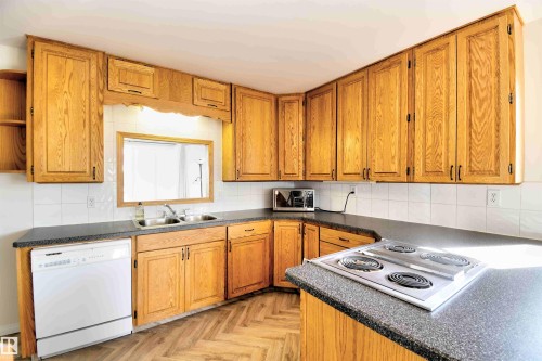 5109 47 Avenue, St. Paul Town, AB - Indoor Photo Showing Kitchen With Double Sink