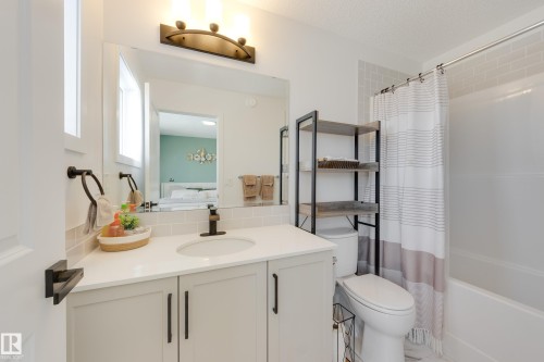 19281 22A Avenue Nw, Edmonton, AB - Indoor Photo Showing Bathroom