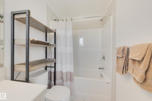 19281 22A Avenue Nw, Edmonton, AB - Indoor Photo Showing Bathroom