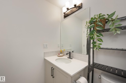 19281 22A Avenue Nw, Edmonton, AB - Indoor Photo Showing Bathroom