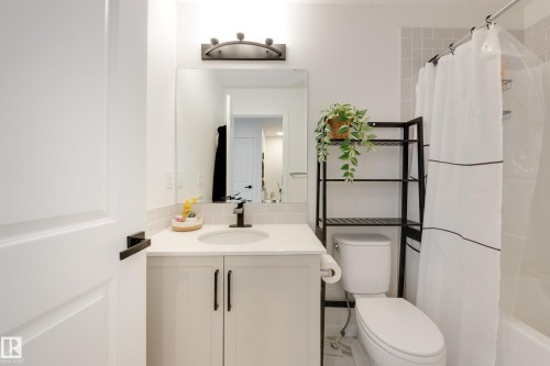19281 22A Avenue Nw, Edmonton, AB - Indoor
