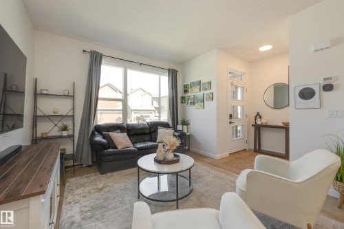 19281 22A Avenue Nw, Edmonton, AB - Indoor Photo Showing Living Room