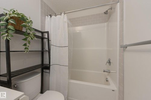 19281 22A Avenue Nw, Edmonton, AB - Indoor Photo Showing Bathroom