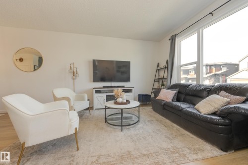19281 22A Avenue Nw, Edmonton, AB - Indoor Photo Showing Living Room
