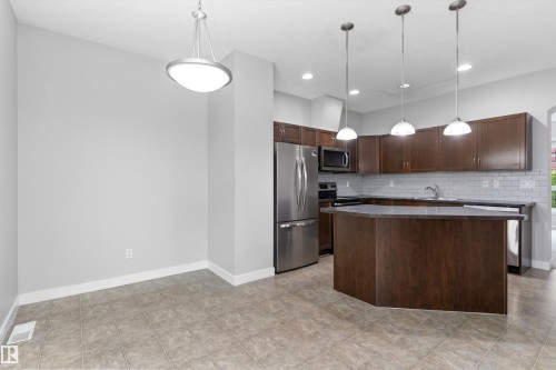 #7 13825 155 Av Nw, Edmonton, AB - Indoor Photo Showing Kitchen
