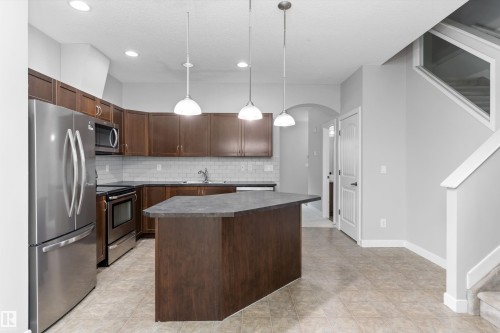 #7 13825 155 Av Nw, Edmonton, AB - Indoor Photo Showing Kitchen With Upgraded Kitchen