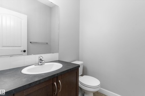 #7 13825 155 Av Nw, Edmonton, AB - Indoor Photo Showing Bathroom