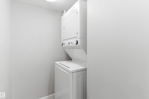 #7 13825 155 Av Nw, Edmonton, AB - Indoor Photo Showing Laundry Room